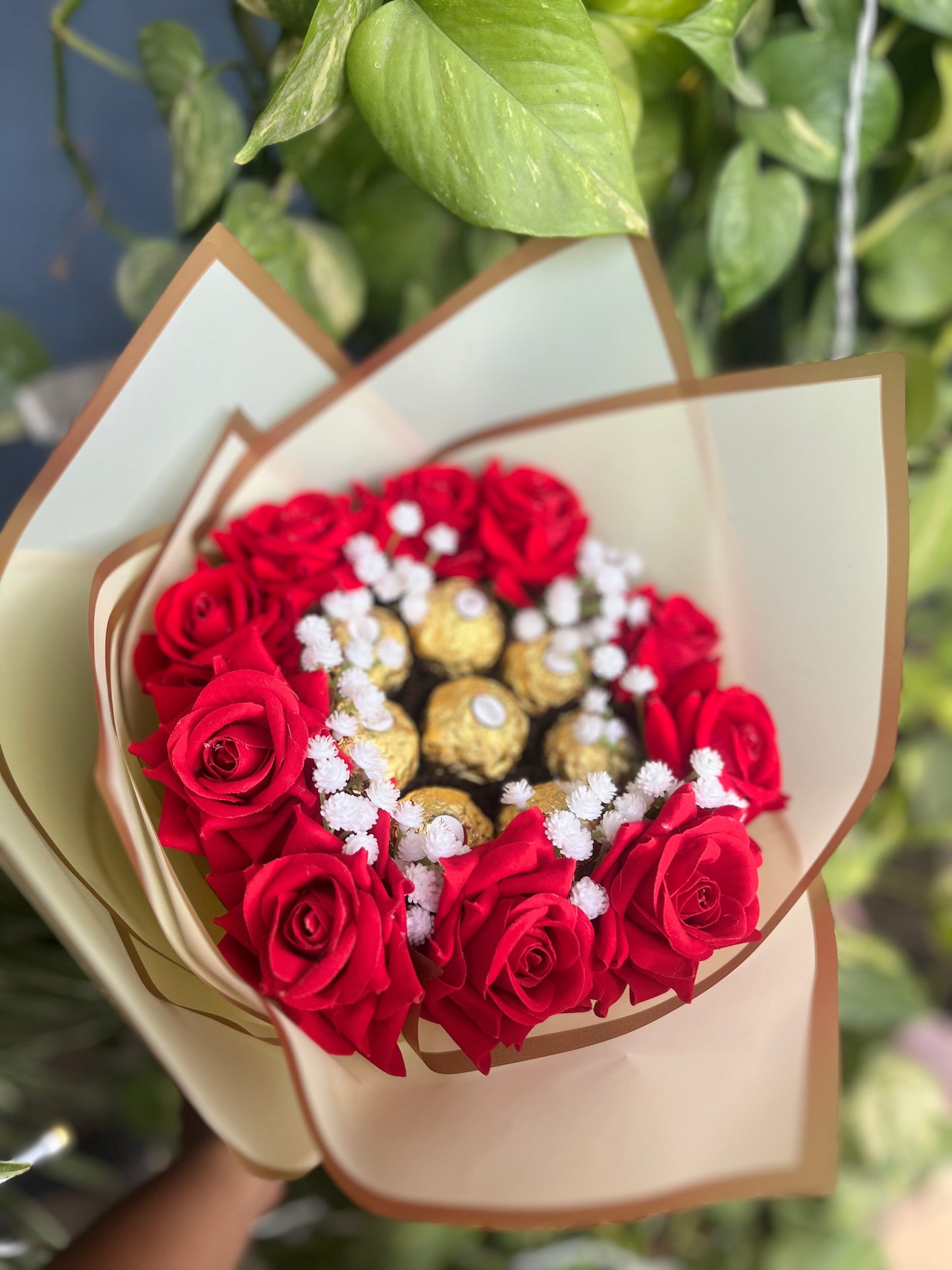 Rakhi special 8 chocolate bouquet with roses