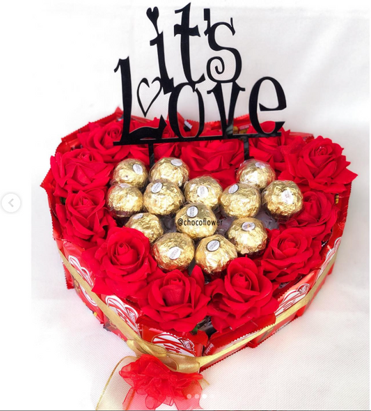 Special heart bouquet filled with kitkat and homemade chocolates❣️