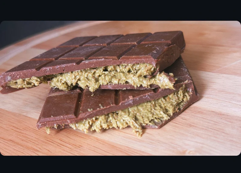 Kunafa Chocolate Bar